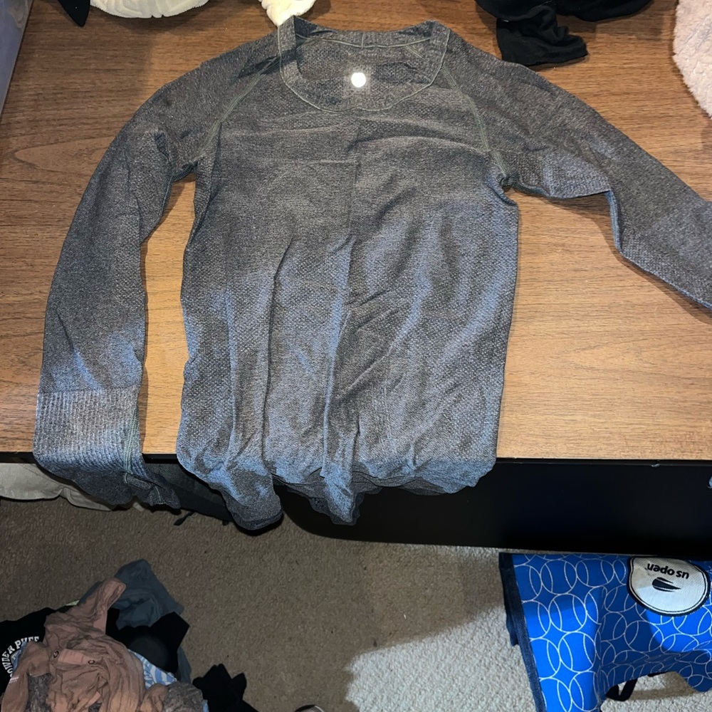 Lululemon workout top